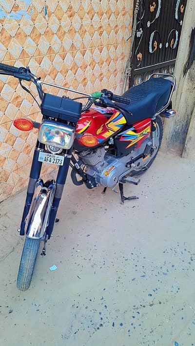 Honda cg125 2021 model red colour.