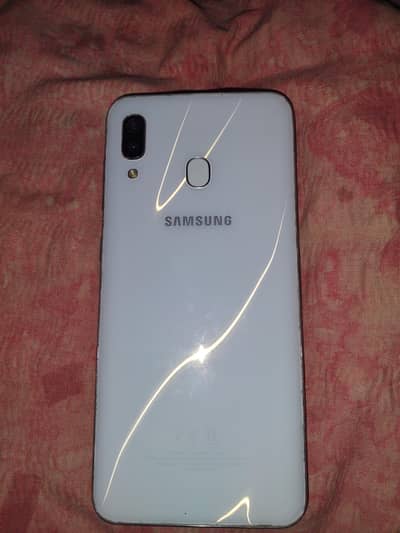 SAMSUNG A30