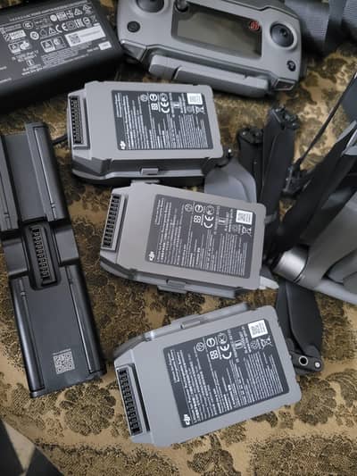 Dji mavic 2 pro (new batteries ) (5,6,7 battery cycles)