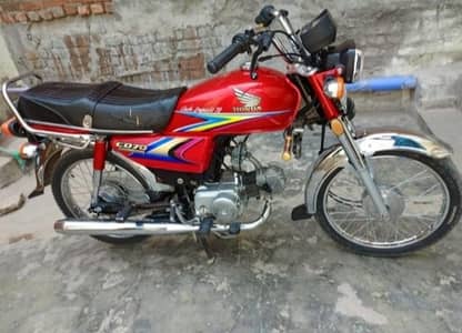 ہونڈا سی ڈی 70 ریڈ کلر