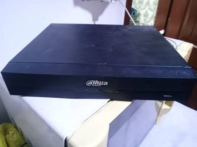 4 chanel NVR for sale urgent with poe switch