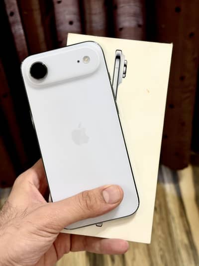 Iphone 17 Air 10/10 Factory unlock with sim time