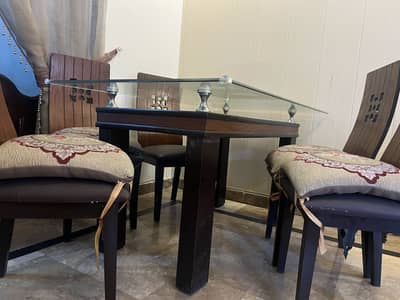 Dinning Table with 5 chairs