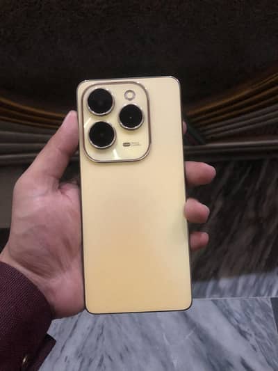 infinix hot 40 pro  8/256  anda piece  condition 10/10 all ok