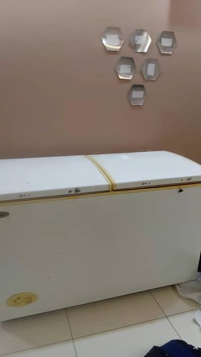 Waves deep freezer in good condition and perfectly working