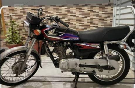 honda 125 in black color 2017 model