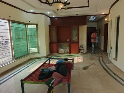 Very well maintained 1 Kanal upper portion available for rent.