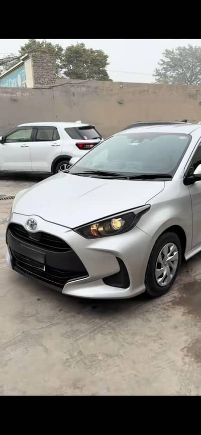 Toyota Yaris hatchback X 22/25
