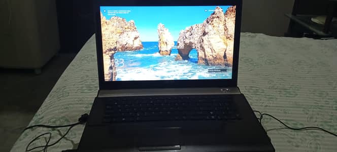 ASUS N71JQ-X1 Versatile 17.3″ High-Definition Entertainment Notebook