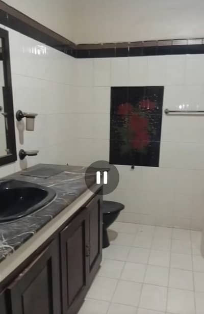 DEFENCE 500 YARDS UPPER PORTION FOR RENT