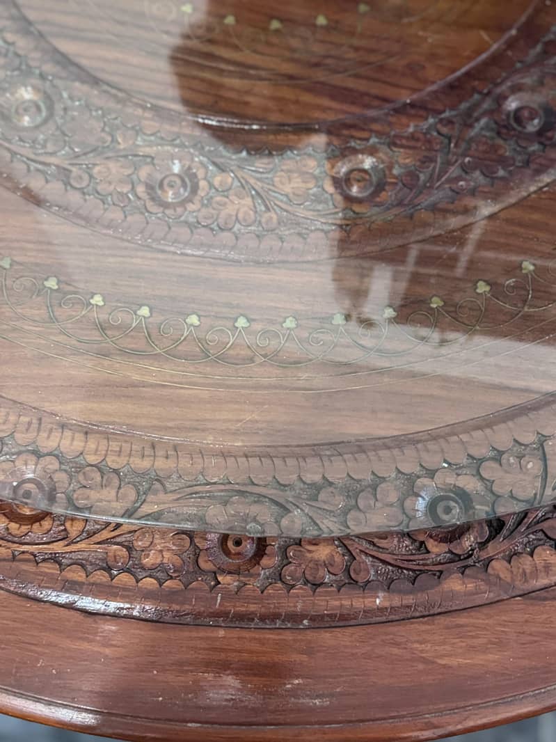 round table with stools 1