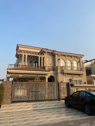 100% Original Picture Spacious 1 Kanal Upper Portion For Rent In DHA Phase 6 Walking Distance To Raya