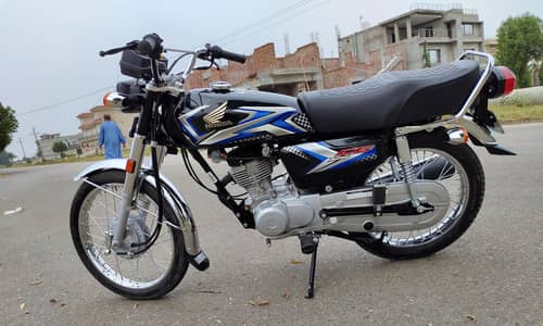 Honda 125 model 25/24 dacuments clear first owner biomatric available