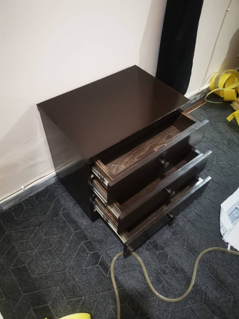 Side table - dressing table 3 drawer 1