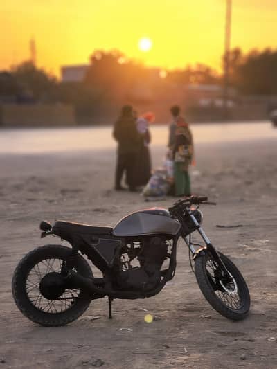 Custom build | Yamaha SR400 Swapped in Honda 125 Deluxe Cafe Racer