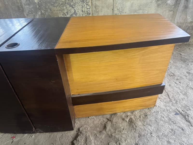 Reception Counters / Execuitve Table / Office Computer Table Etc 9