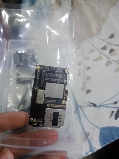 iphone 11 pro 256 gb icloud board 10/10 conditionwithe face id