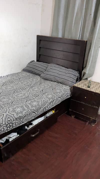 singal bed site table