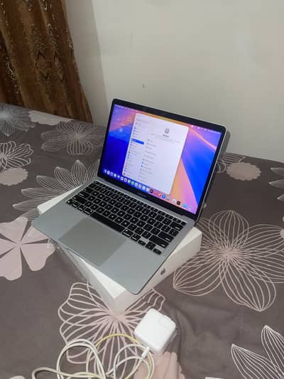 Apple macbook air m1 chip model full box and accesories