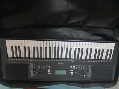 Yamaha keyboard e373