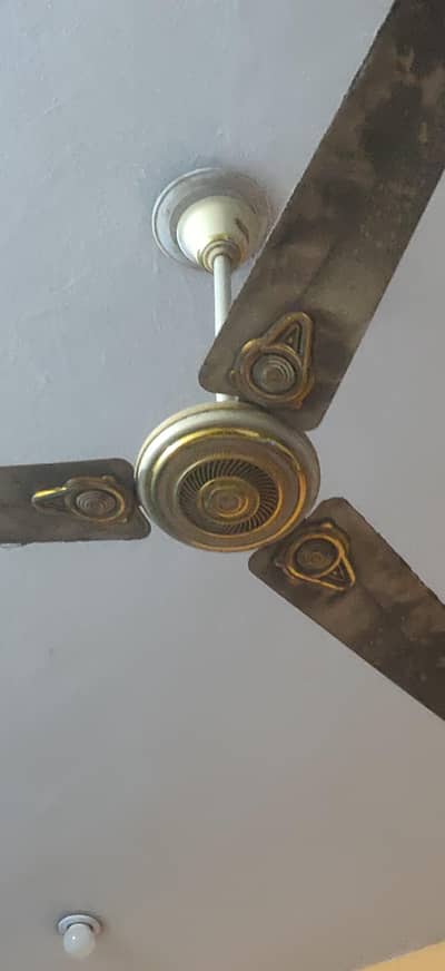 4 No's used Ceiling Fans  (GFC) For Sale.