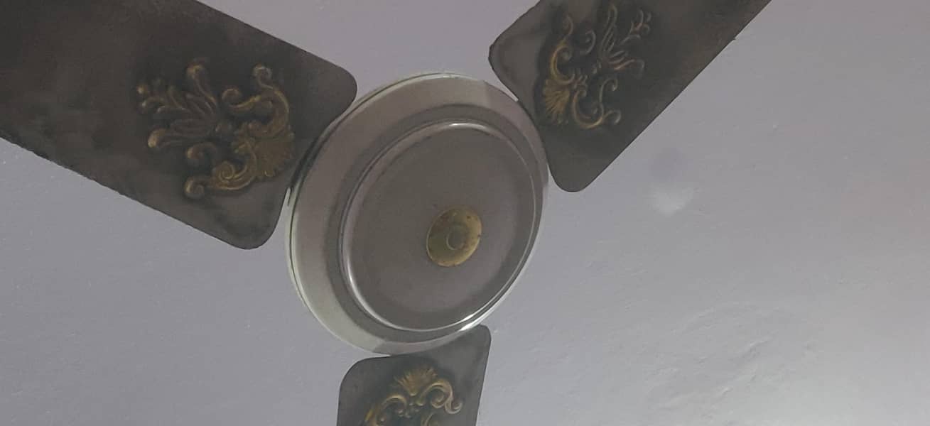 4 No's used Ceiling Fans (GFC) For Sale. - Ceiling Fans - 1109996904