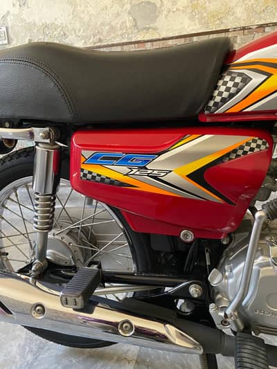 Honda 125 10 by 10 koi km ni hony wala 8000km chali only