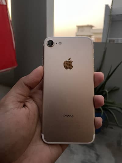 Apple iPhone 7 (9/10)
