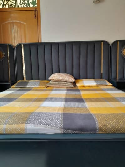 bed set new condition without metress