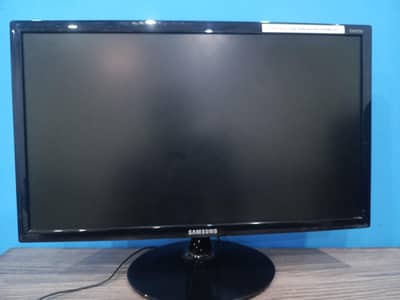 Samsung LED 22" + ITECH Headphones