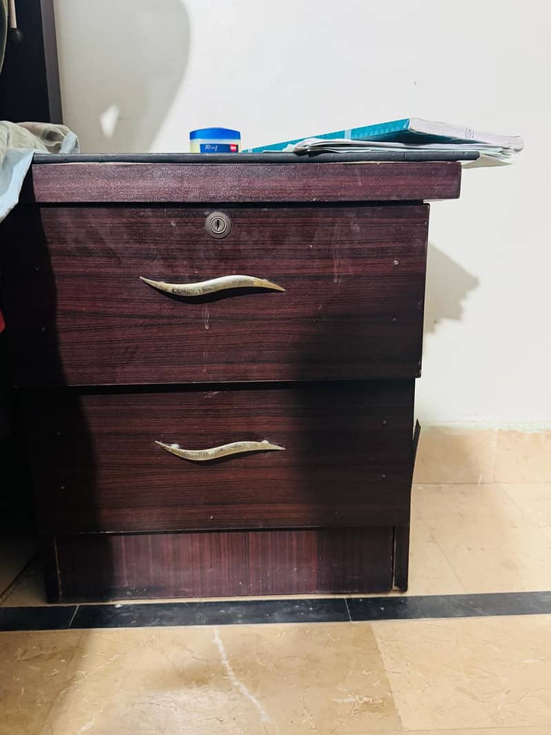 bed+ dressing table 2