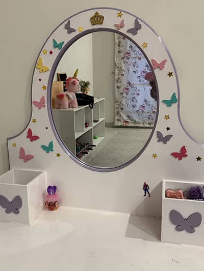 Kids dressing table