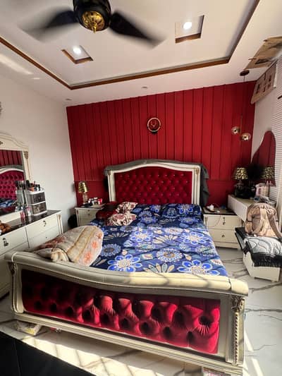 Bedset - Side Tables - Dressing table - Dressing chair