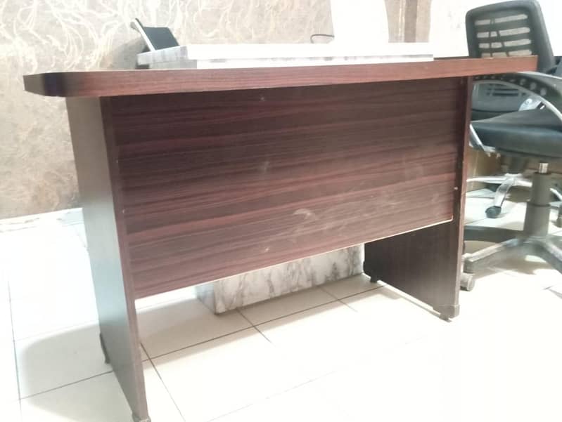 Executive / Receptionist Table 2