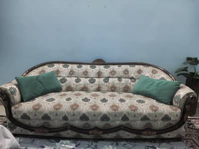 5 Seater Sofa set Available for sale  almost new. .