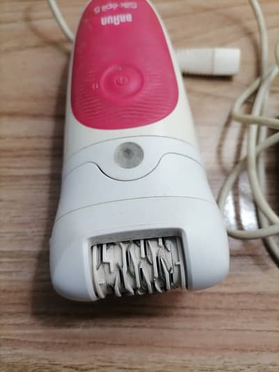 BRAUN Epilator Silk Epil 5 with charger. Wet and dry.