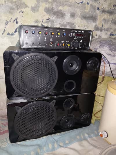 Ye speaker with mixture k sath hai is pr mic lga kr naat prh skty hain