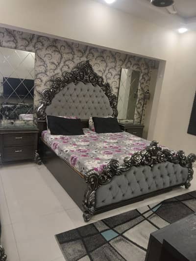 use heavy bed with dressing table for sale