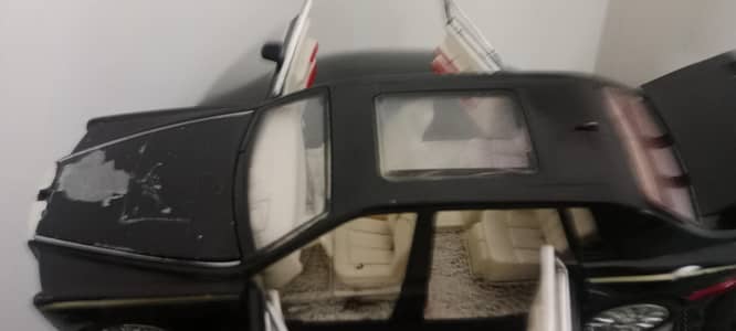 kharab hai paint thorasa lekin condition good hai