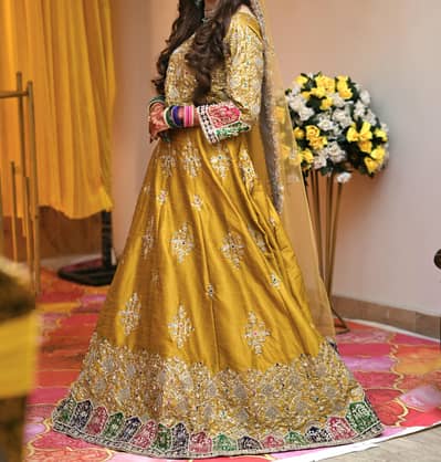 bridal dress mehandi lehanga choli