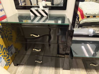 Mint condition mirror and drawers