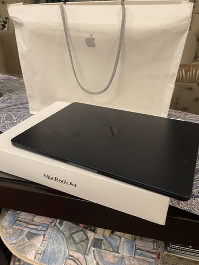 Macbook Air M4 16/256 gb (Good as New)