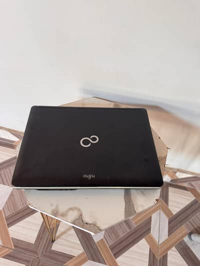 Fujitsu LIFEBOOK E8410.