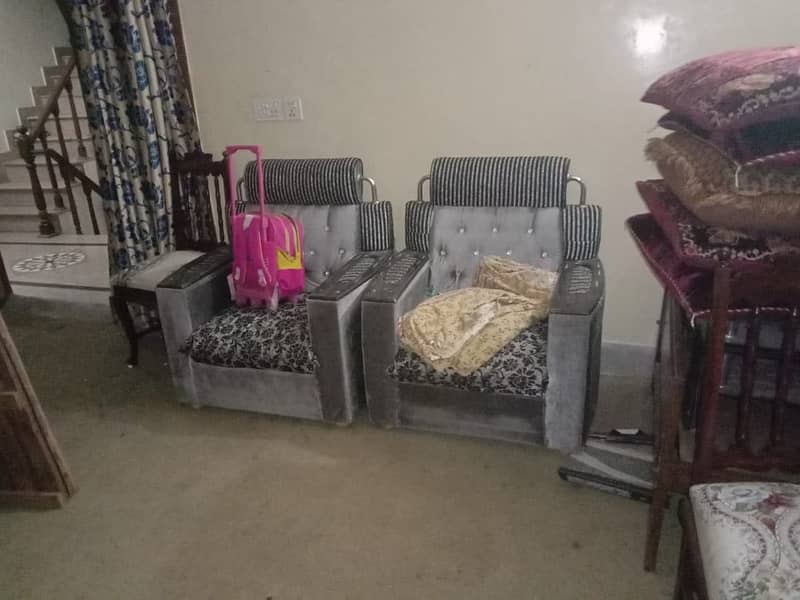 Bed dressing 2 side table sofa window 1