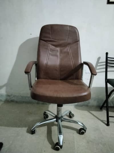 boss revolving chair and two folding chairs in good condition