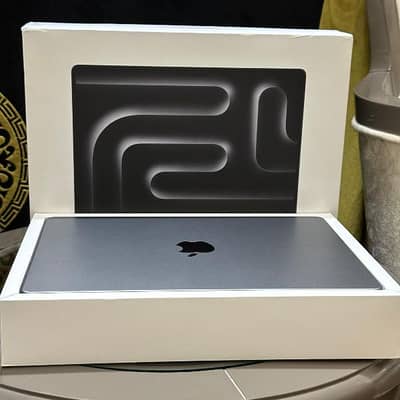 Apple MacBook Pro M2 Max 1TB with complete box