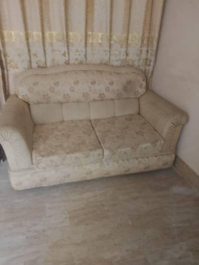 Spacious 6 Seater Sofa– Excellent Condition
