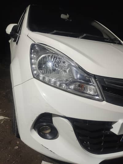 totally genuine garri hy sirf right side par single scratch hy picain