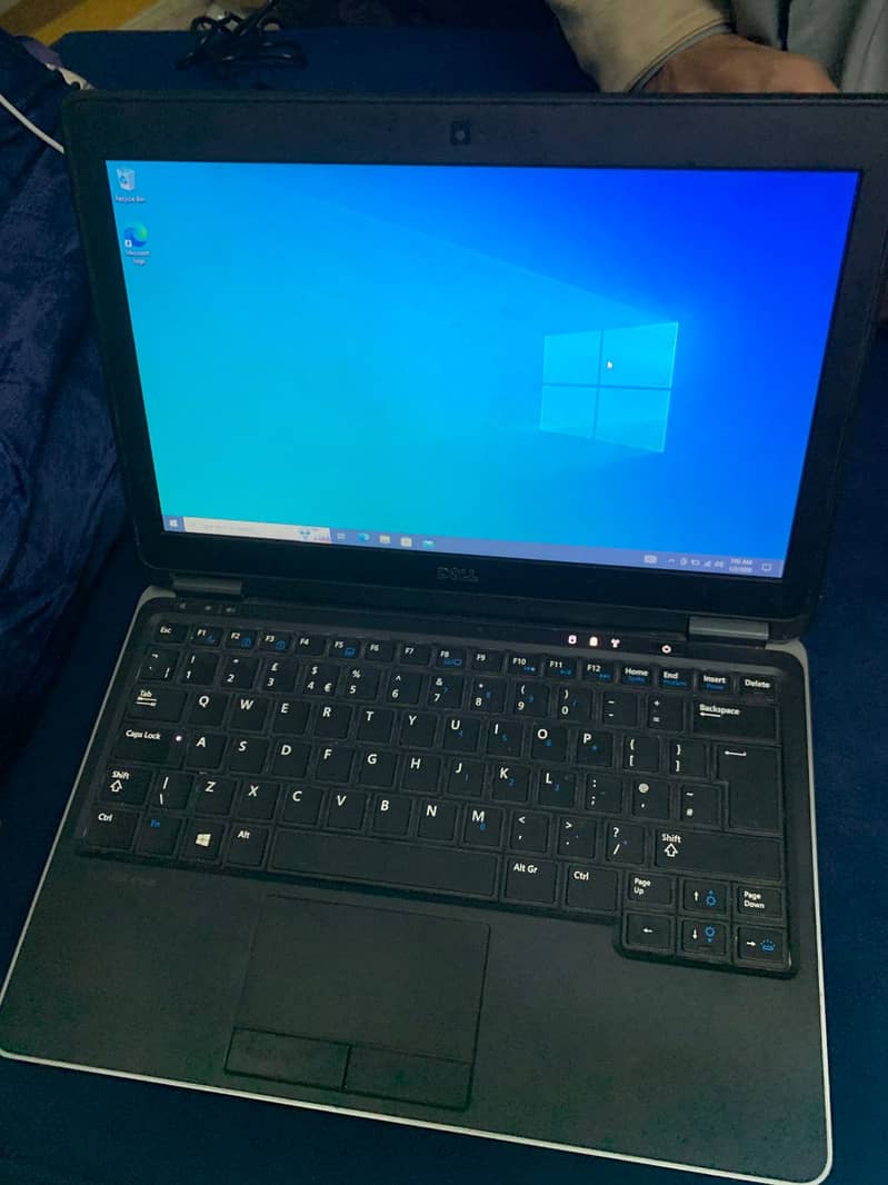 DELL E7240 5