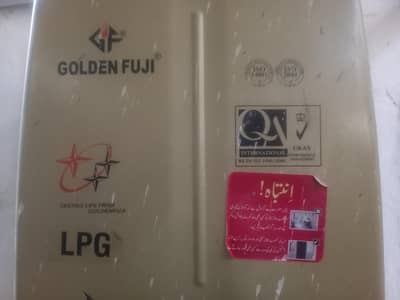 گیزر بالکل اوکے ہے چند یوم استعمال ہوا